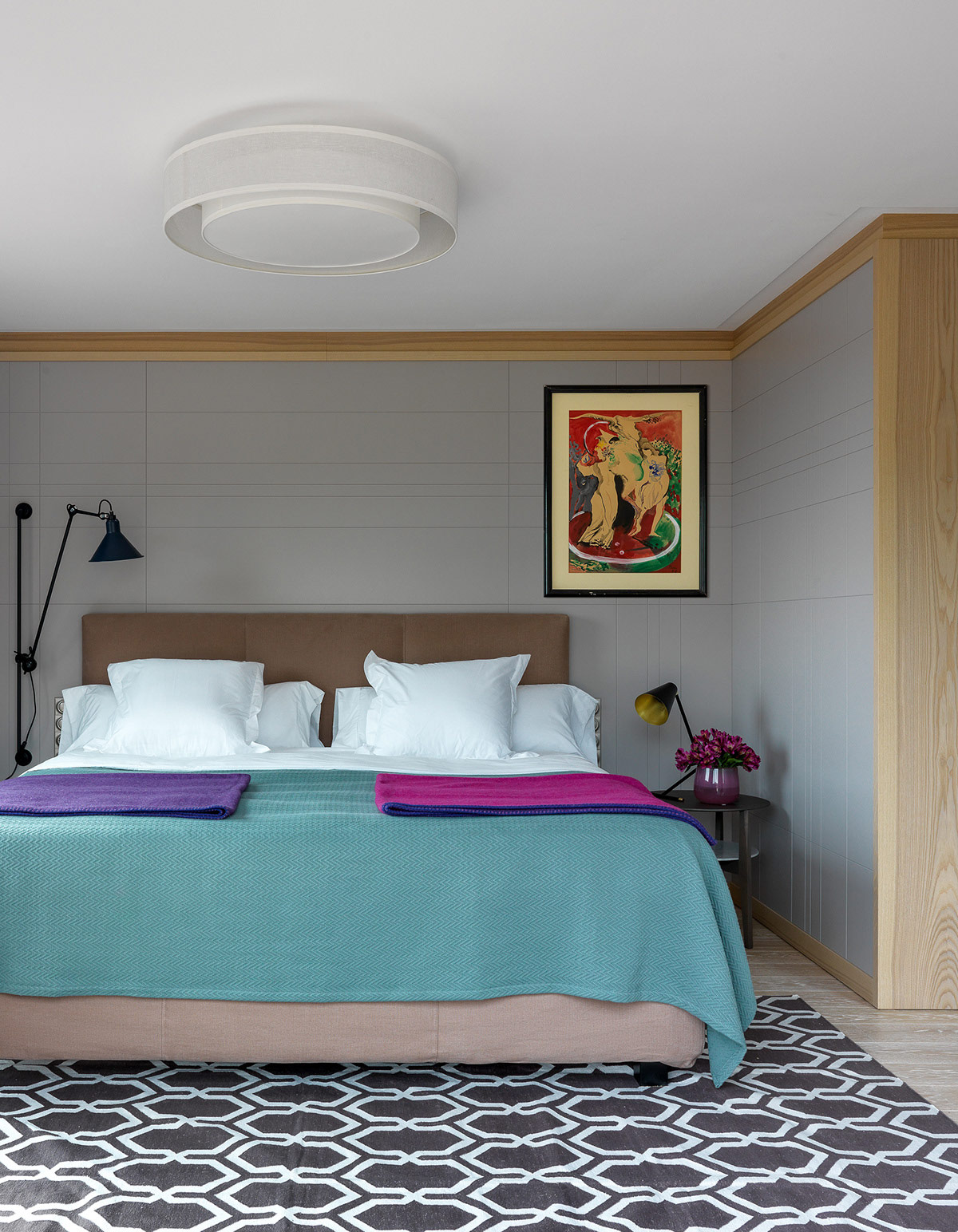 Thiết kế phòng ngủ đẹp với ga trải giường nổi bật